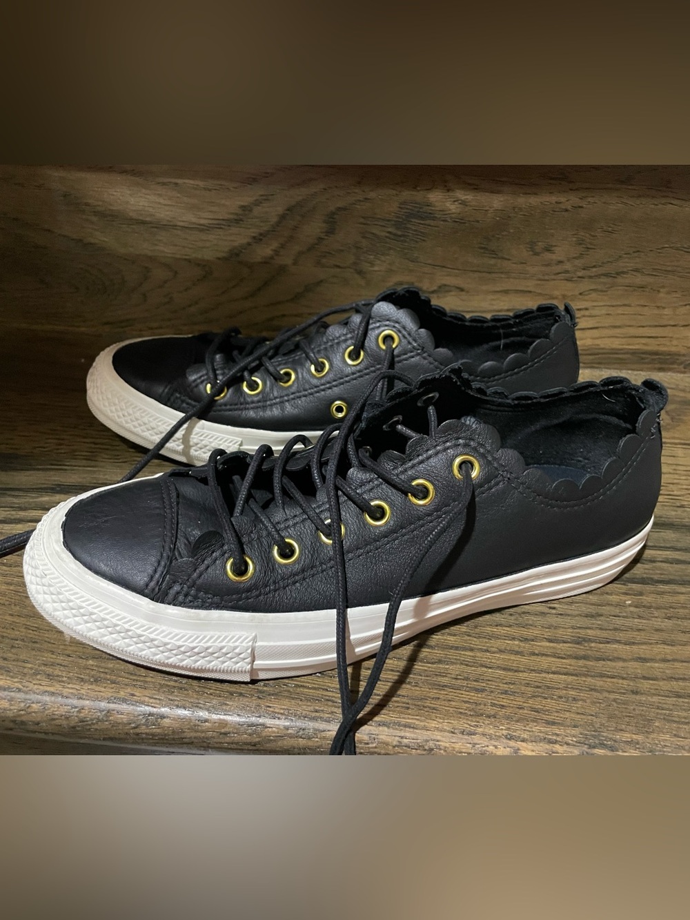 Converse Black Leather Low Top Sneakers with Gold Eyelets sz7 USA